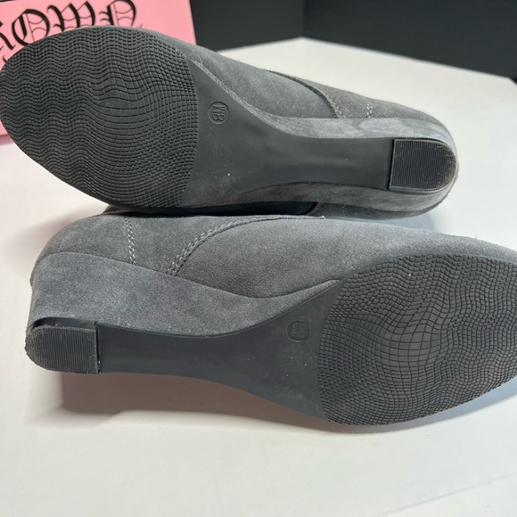 Crown Vintage “Spark” Genuine Suede Gray Wedge Tie- Ankle Booties  8M EUC - Picture 2 of 9